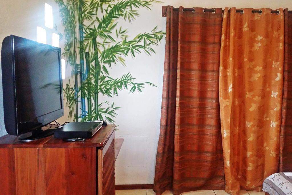Bamboo Bungalows Resthouse Balabag  Bilik gambar