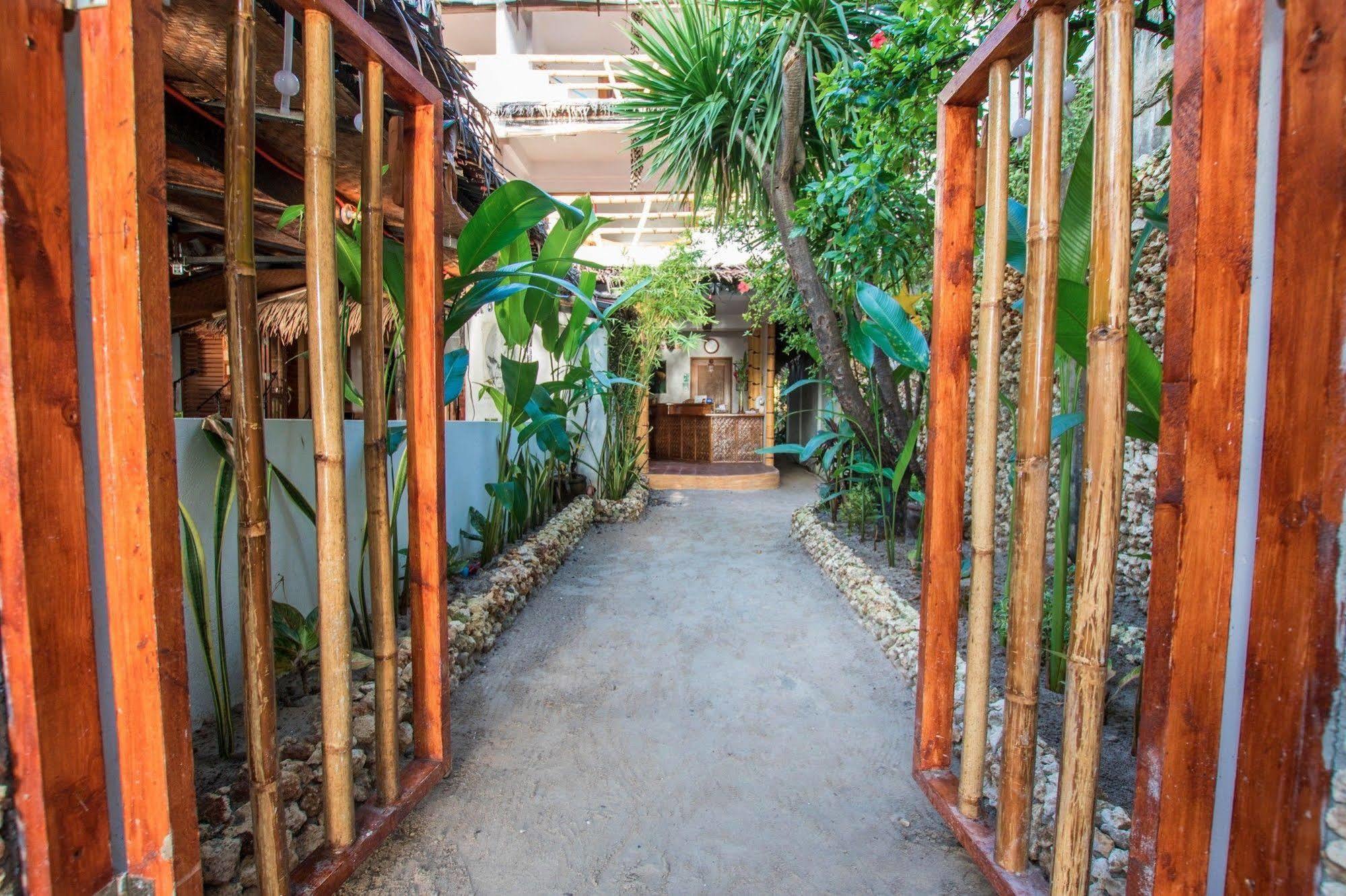 Bamboo Bungalows Resthouse Balabag  Luaran gambar