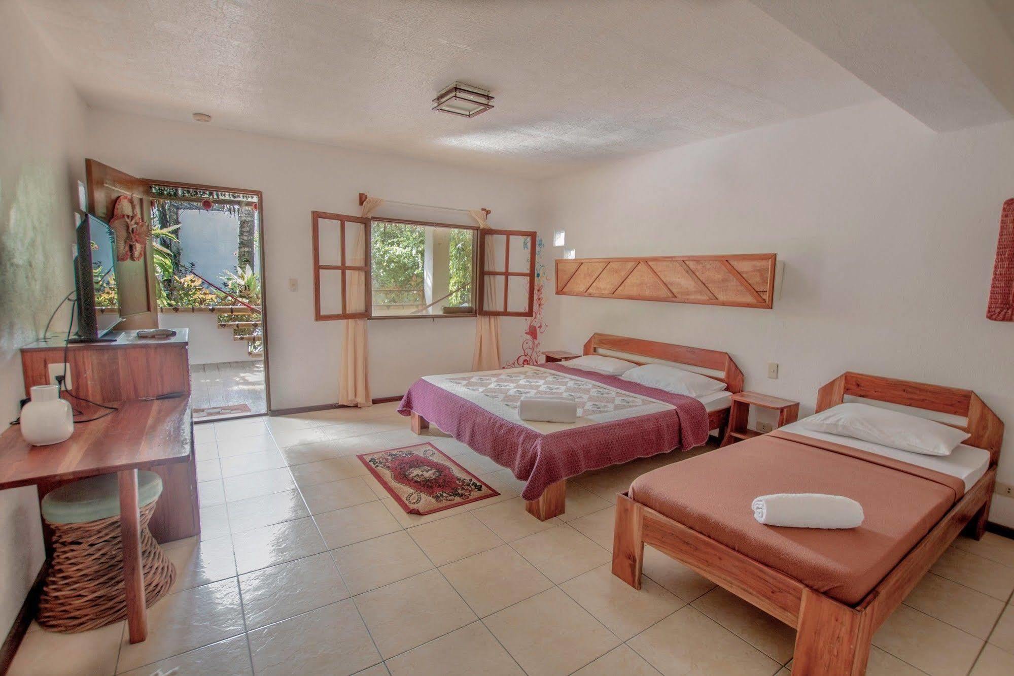 Bamboo Bungalows Resthouse Balabag  Luaran gambar