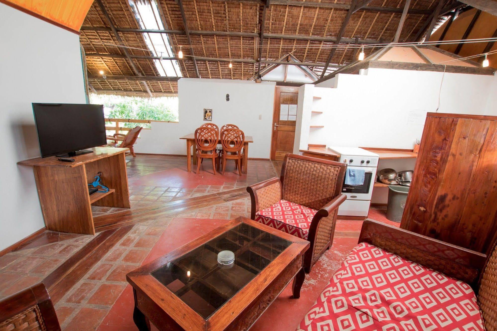Bamboo Bungalows Resthouse Balabag  Luaran gambar